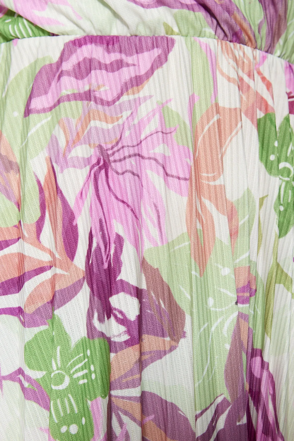 Trendyol Collection  Fliederfarbenes, floral gemustertes Midi-Kleid mit offener Taille/Skater, zweireihig, plissiert, flexibles Strickkleid TWOSS20EL2729