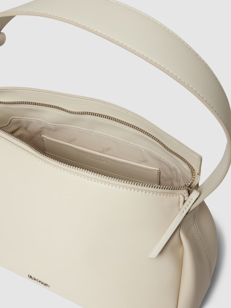 Handtasche mit Label-Applikation in sand