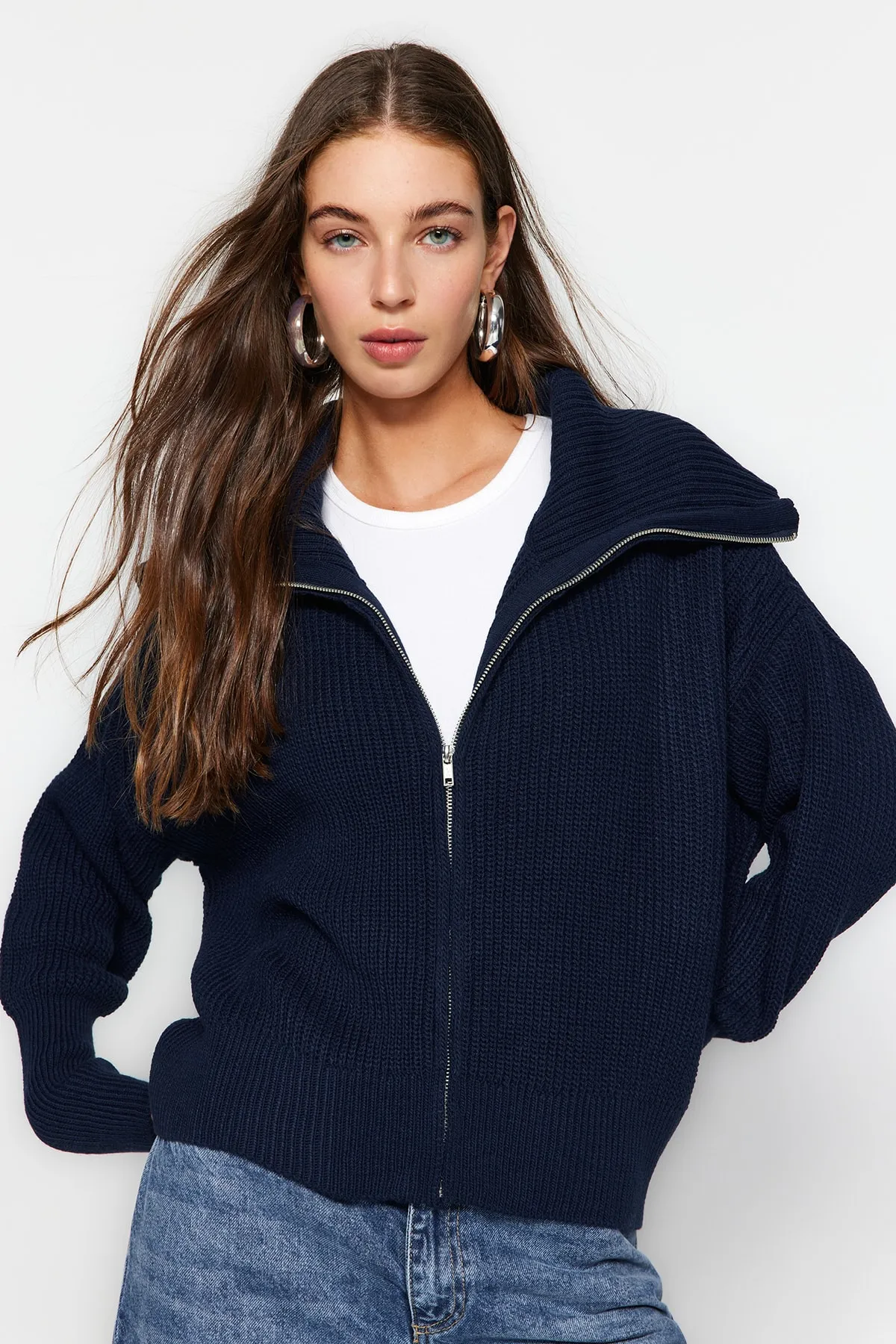 Trendyol Collection  Marineblauer Strick-Cardigan mit Degaje-Kragen und Reißverschluss TWOAW24HI00072
