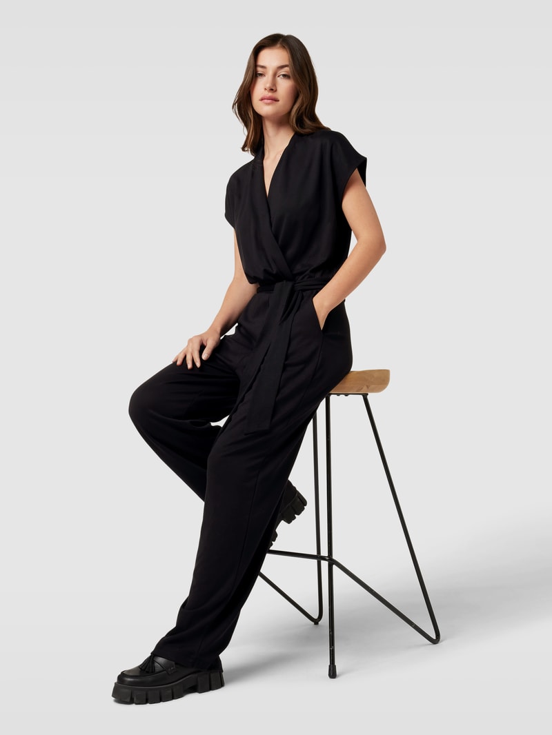 Jumpsuit in Wickel-Optik mit Bindegürtel in schwarz