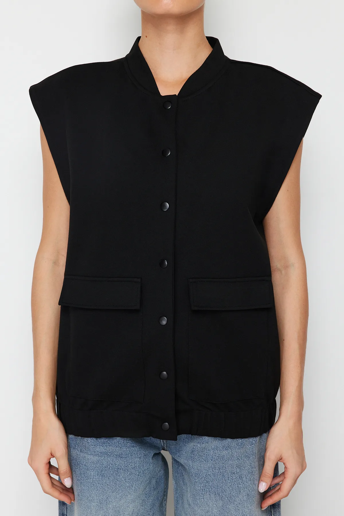 Trendyol Collection  Schwarze Strickbluse mit Druckknopfverschluss TWOSS24BZ00316