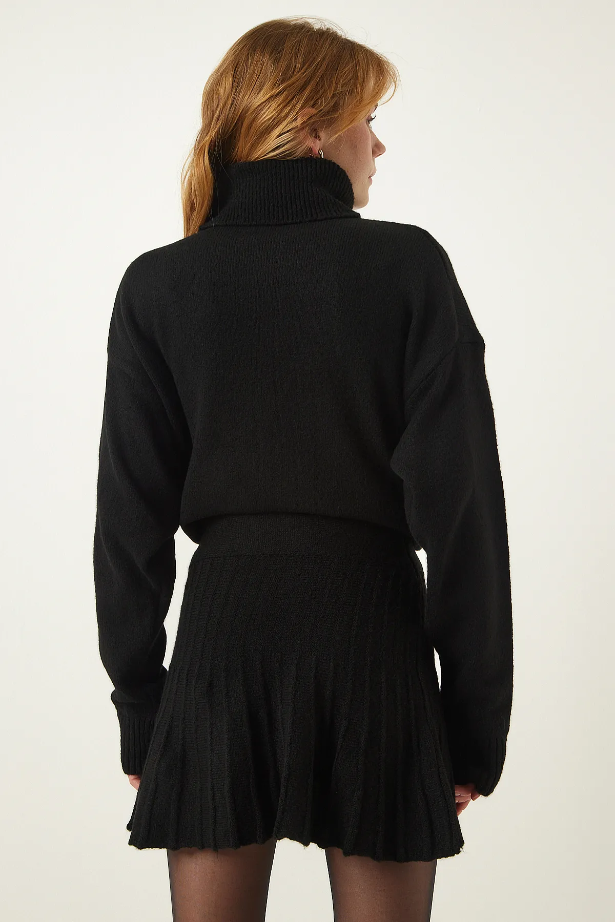 Happiness İstanbul  Schwarzer Rollkragenpulloverrock-Strickanzug für Damen YY00195