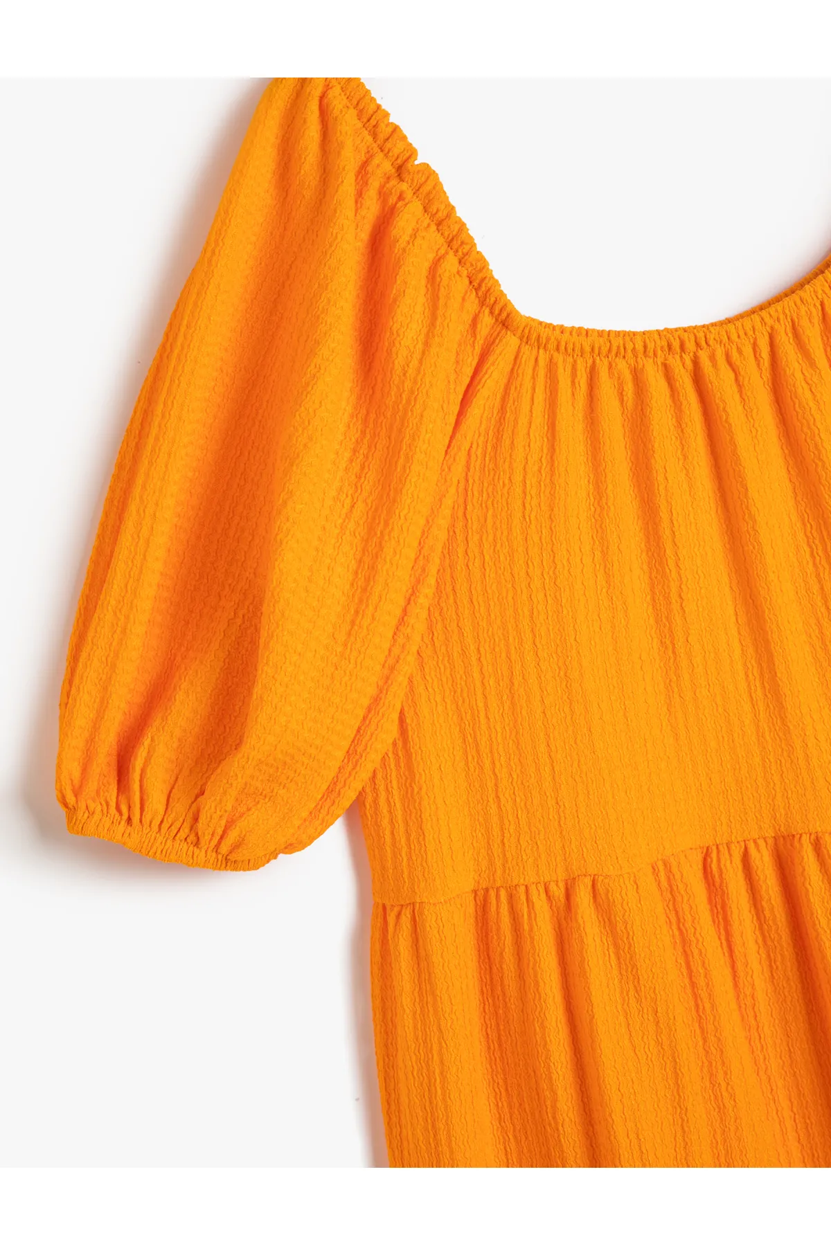 Koton  Kleid Midi-Rüschen, entspannter Schnitt, kurze Ärmel, quadratischer Ausschnitt