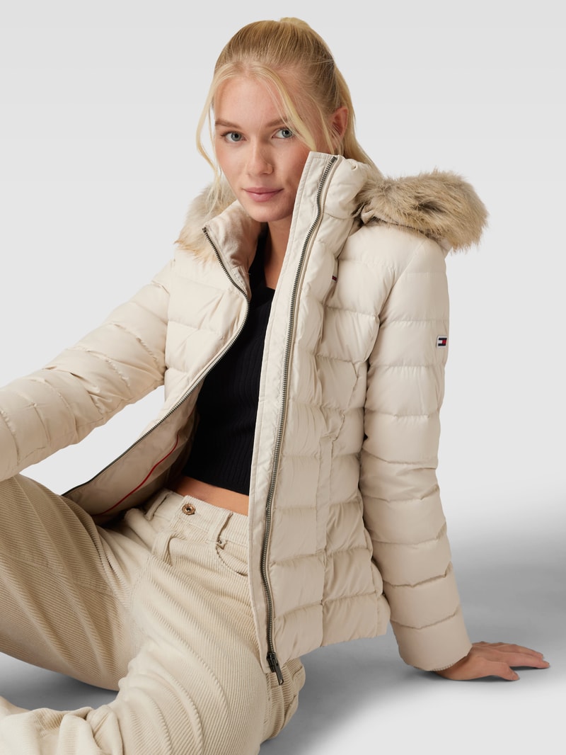 Steppjacke mit Label-Stitching in offwhite