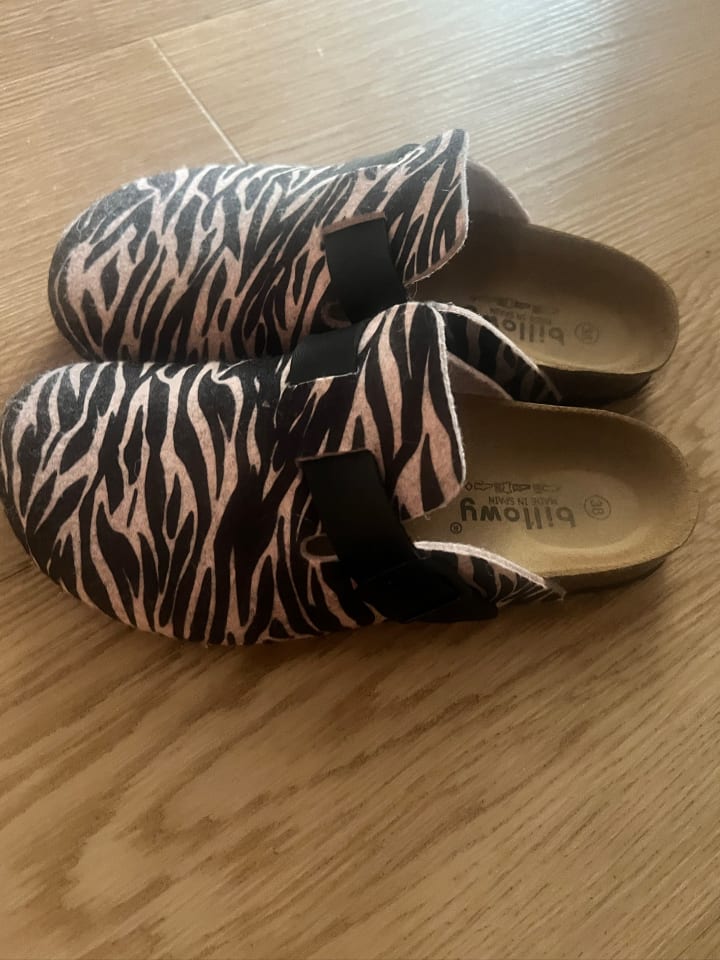 billowy Hausschuhe in Schwarz/ Rosa günstig kaufen 38