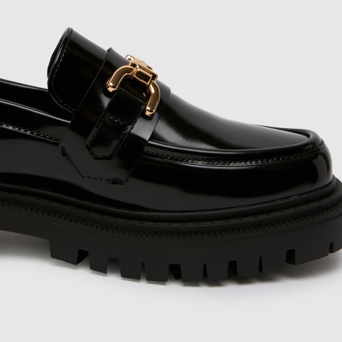 Schuh – Svarta, platta loafers med bred passform och snaffle-motiv