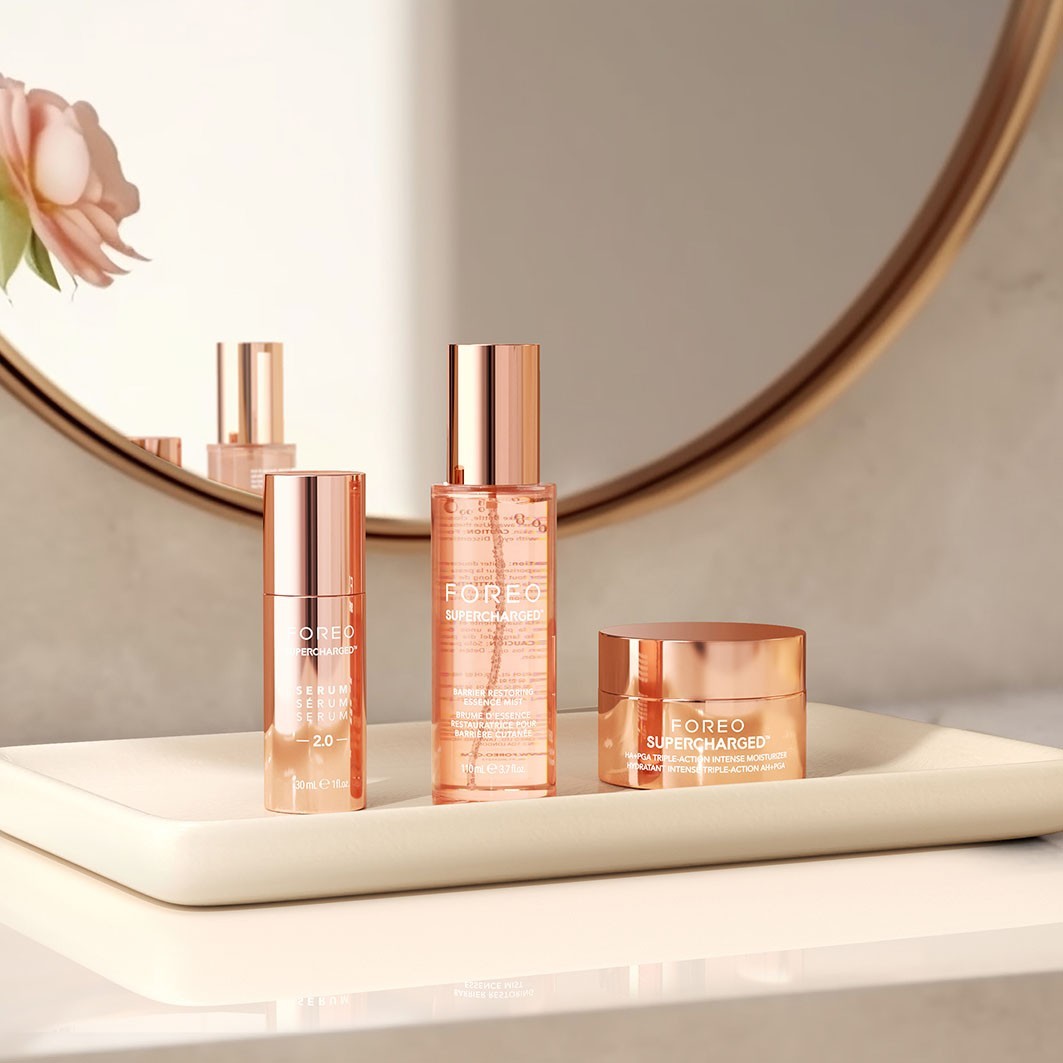 FOREO SUPERCHARGED™ Mgiełka esencjalna przywracająca barierę ochronną