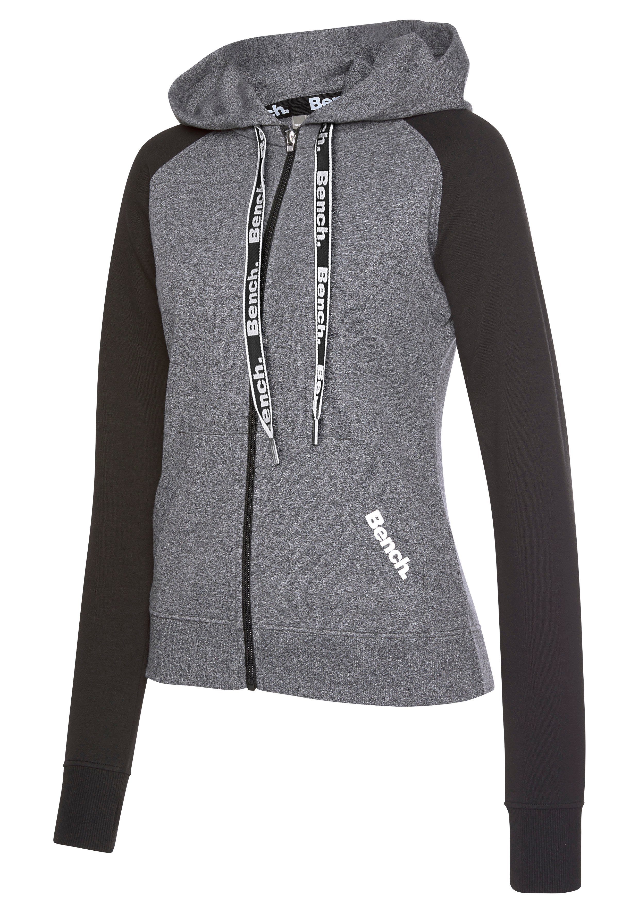 Bench. Loungewear Kapuzensweatjacke mit farblich abgesetzten Ärmeln, Loungeanzug