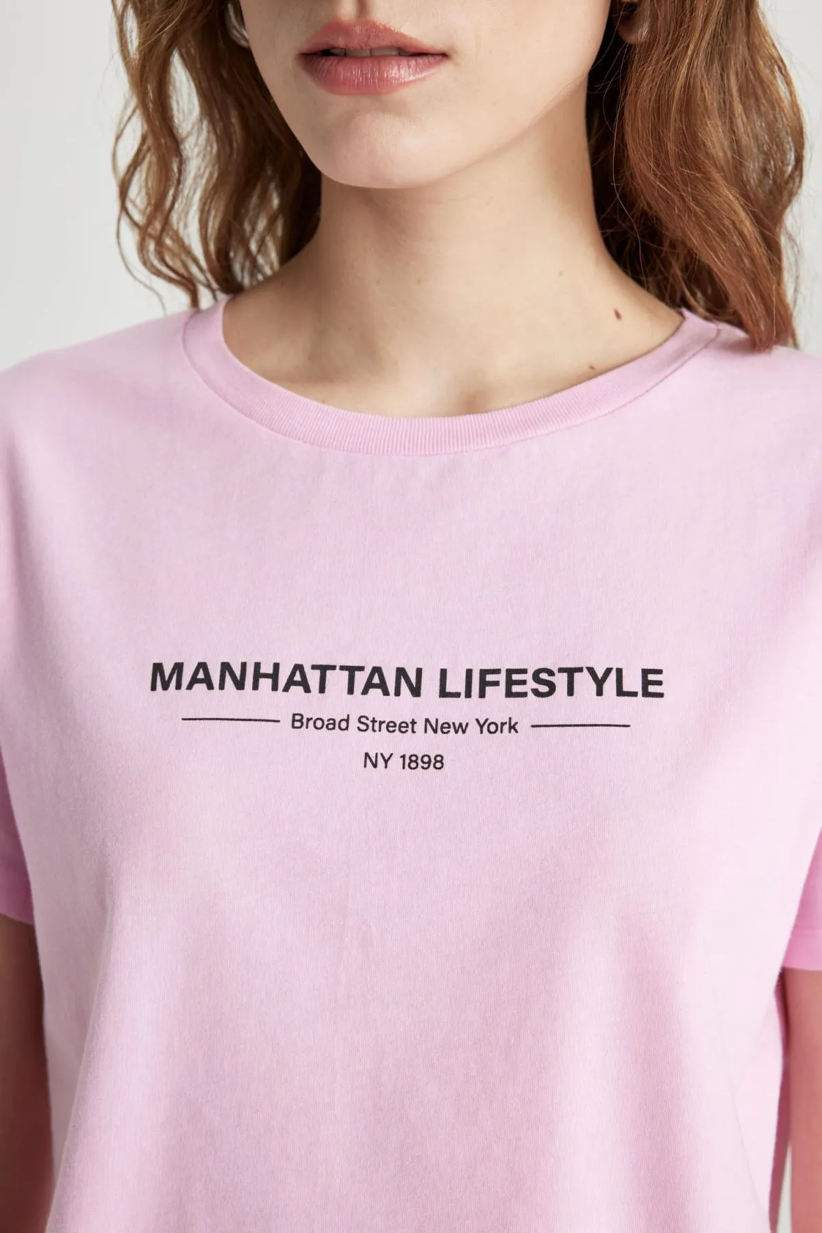 DeFacto  Bedrucktes T-Shirt mit Rundhalsausschnitt und kurzen Ärmeln in normaler Passform C2583ax24sm