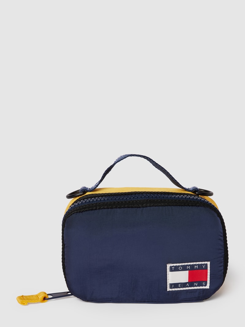 Umhängetasche mit Logo-Patch in dunkelblau