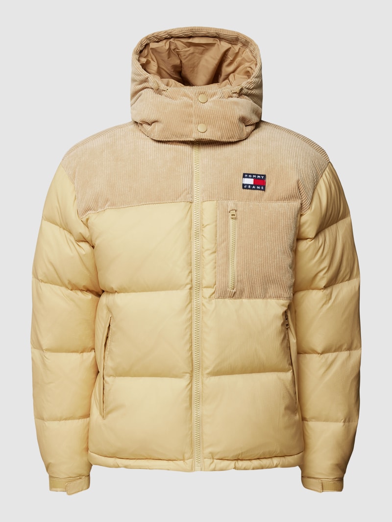 Steppjacke mit Label-Patch Modell 'ALASKA' in sand