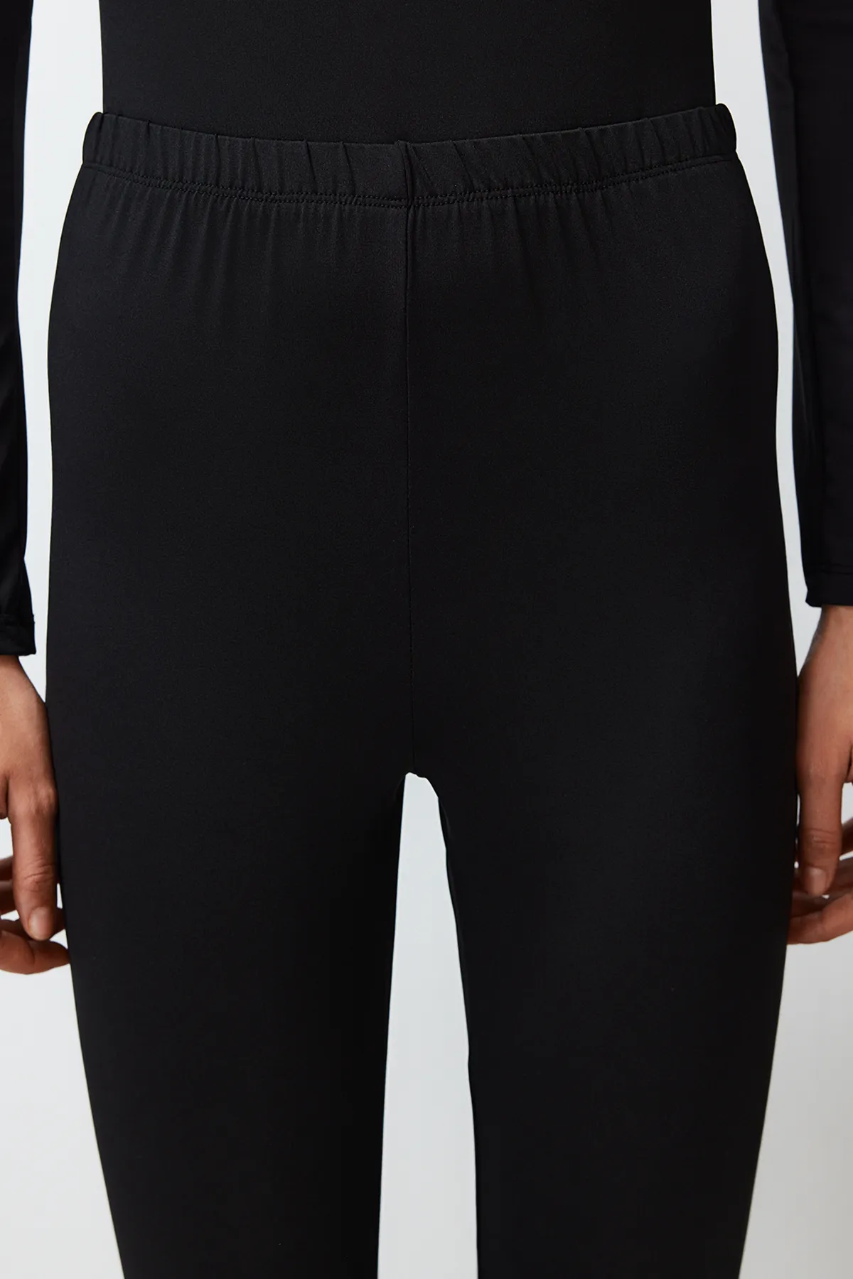 Trendyol Modest  Schwarzes, farbblockiertes Beachwear-Badeanzug-Set mit vollständiger Abdeckung, 4-teilig TCTSS24CF00003
