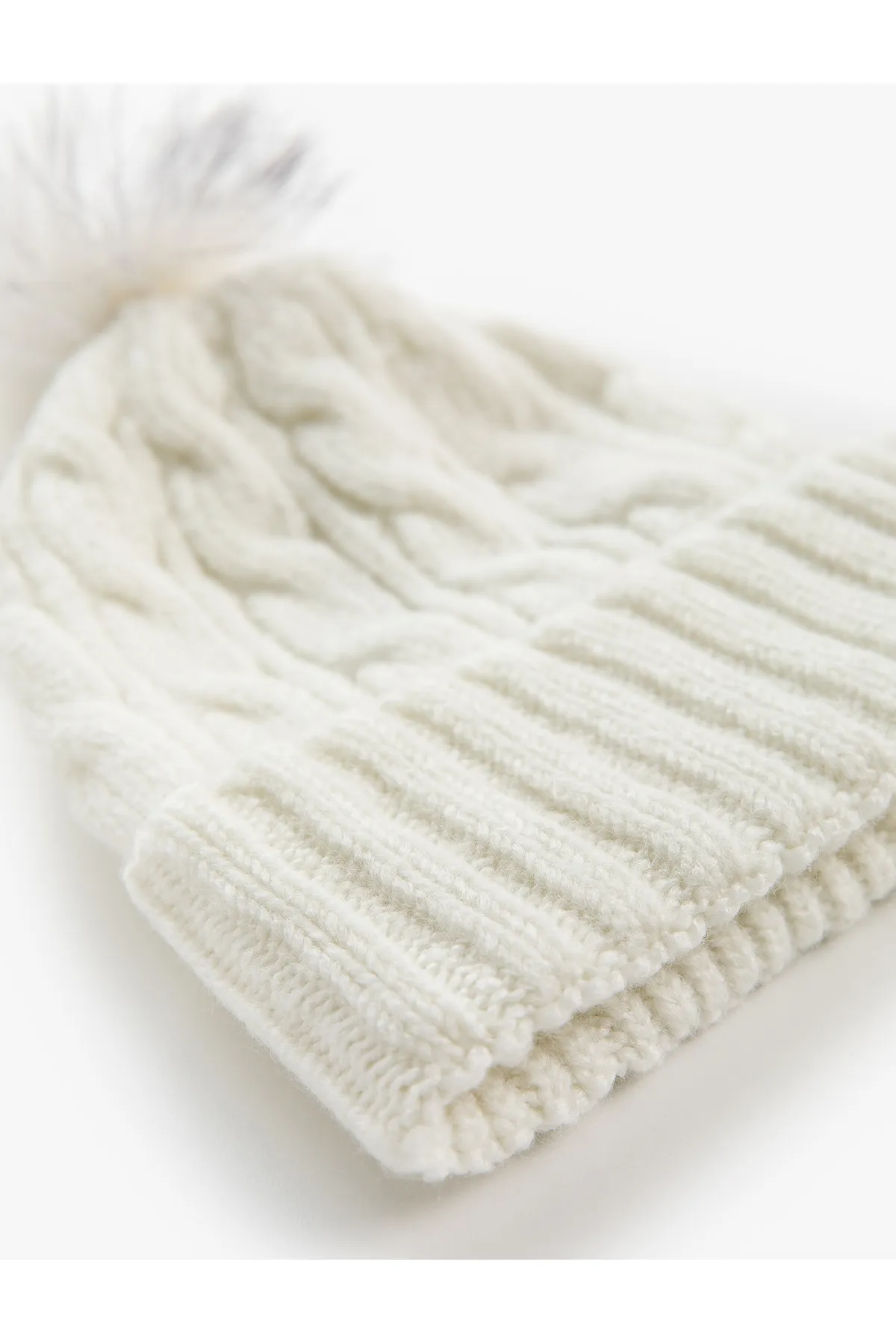 Koton  Gestrickte Baskenmütze mit Bommel - Şahika Ercümen