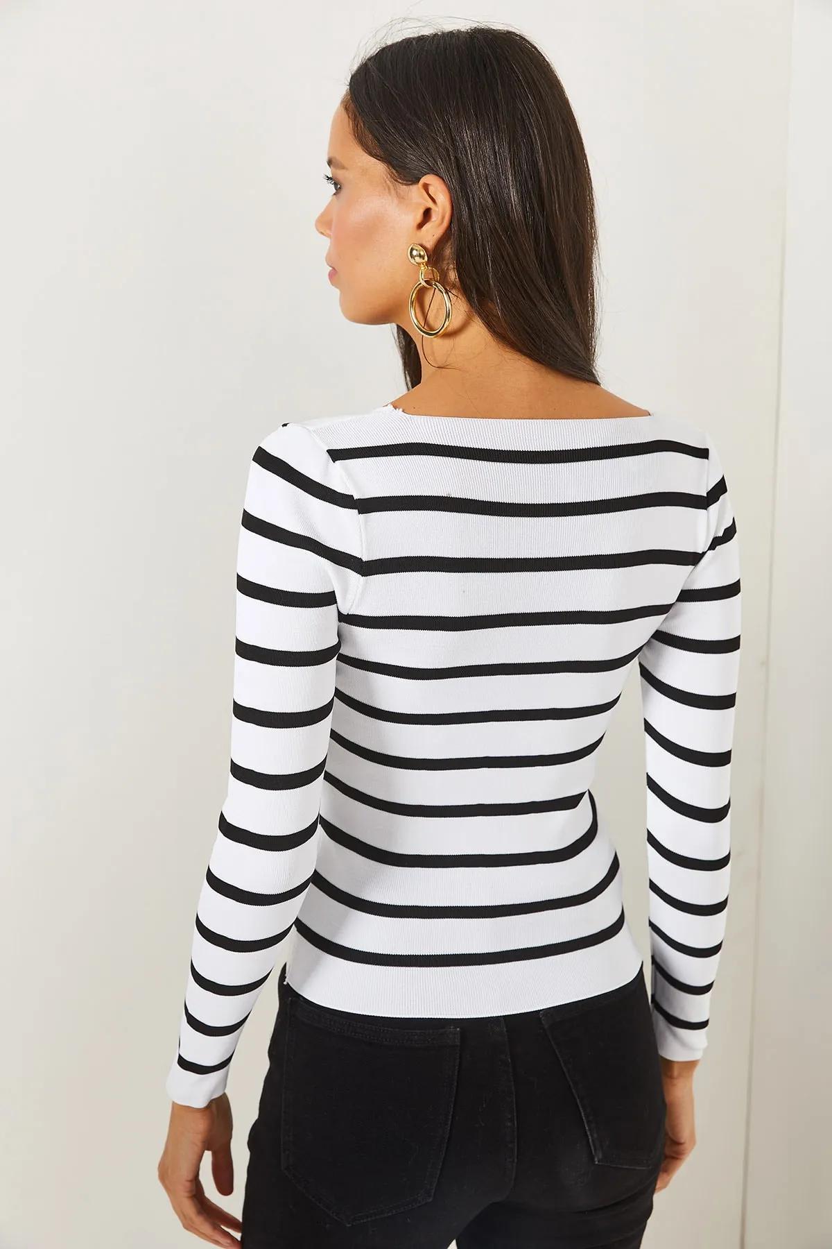 Olalook  Weiß gestreifte Basic-Strickbluse mit quadratischem Kragen für Damen BLZ-19001114