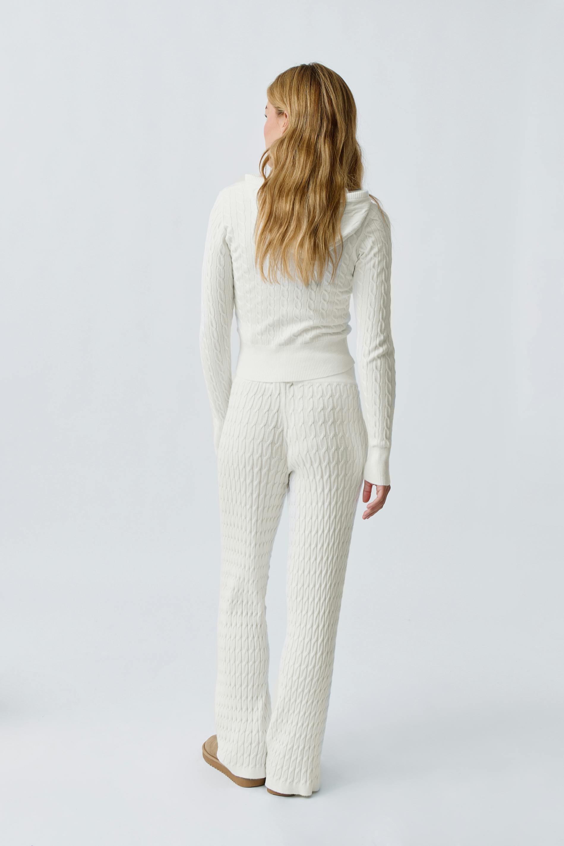 Cable knitted trousers