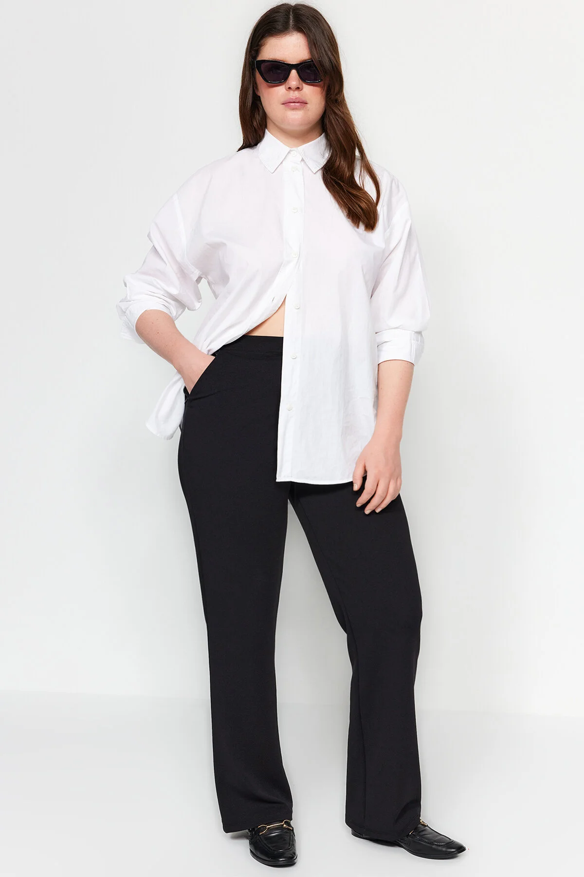 Trendyol Curve  Schwarze Hose aus gestricktem Crêpe mit hoher Taille, große Größe TBBAW24AR00022