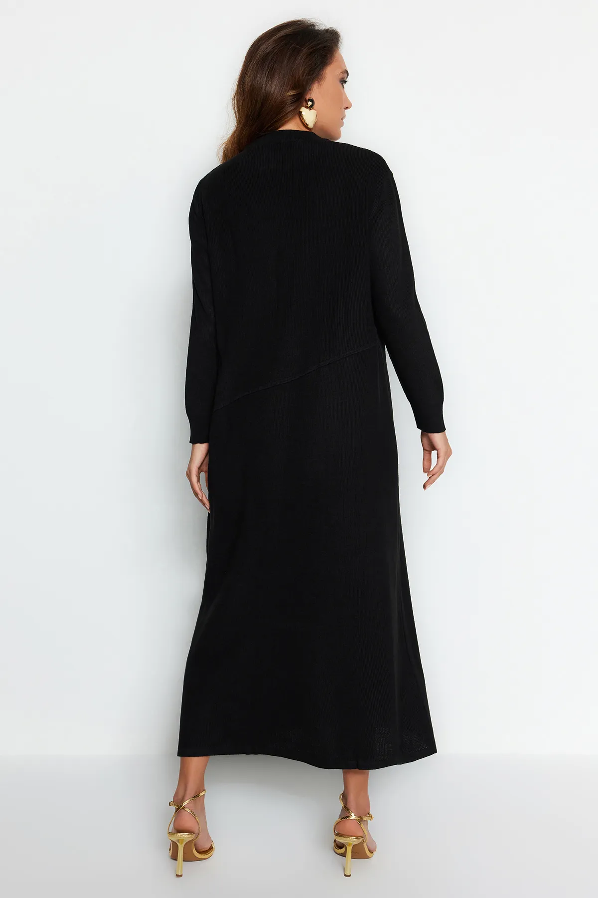 Trendyol Modest  Schwarzes Strickkleid mit Ziernähten TCTAW24EB00000