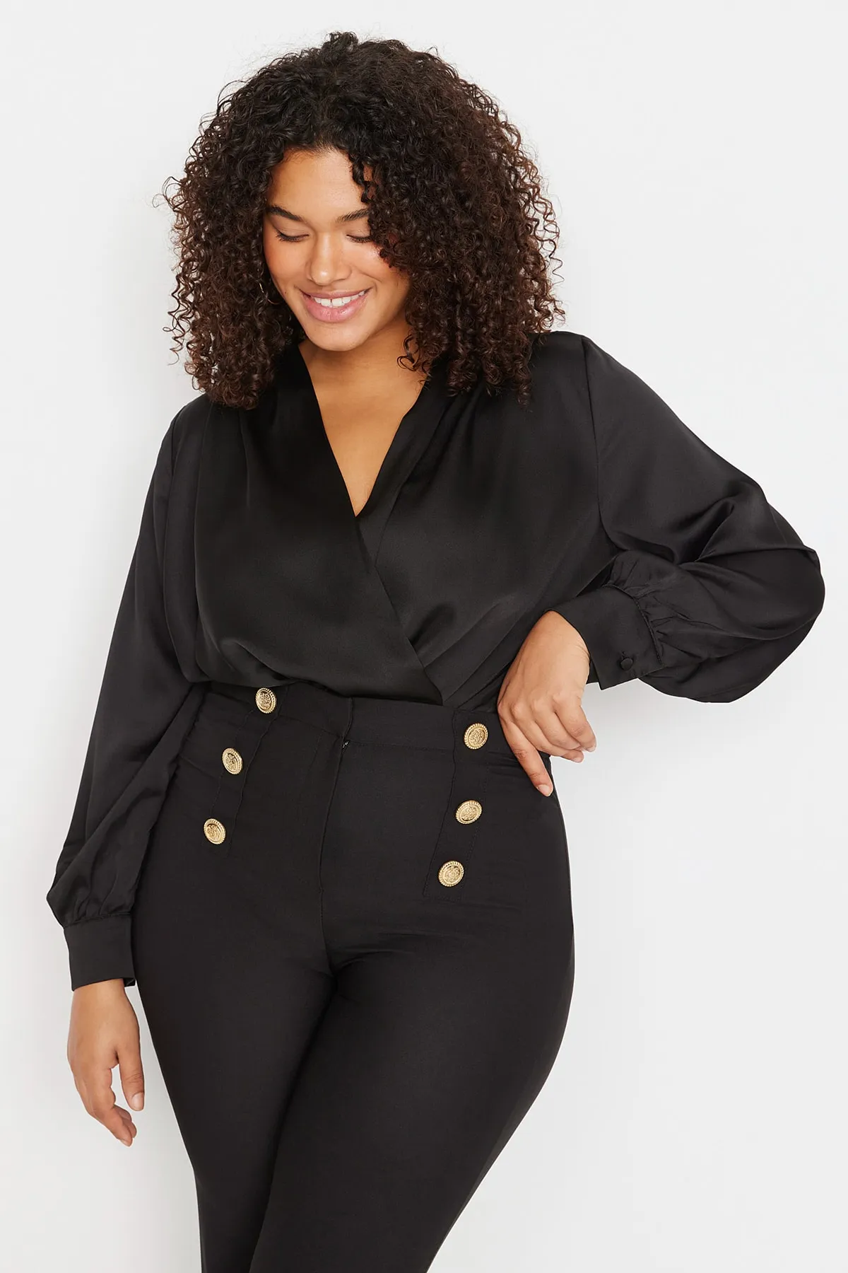 Trendyol Curve  Schwarzer, gewebter, geknöpfter Satin-Look-Body TBBAW23CS00009