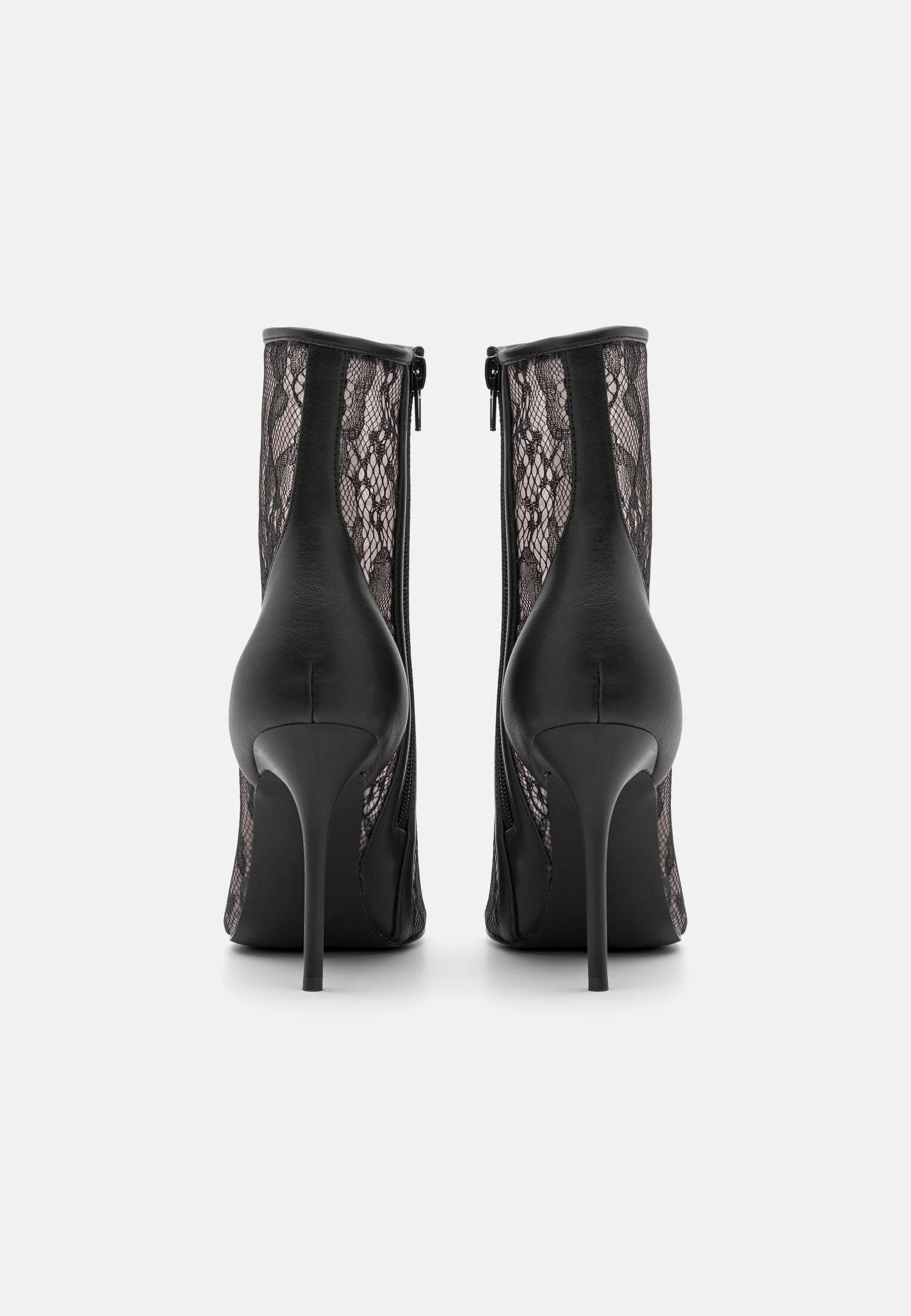 Botines de tacón par e impar