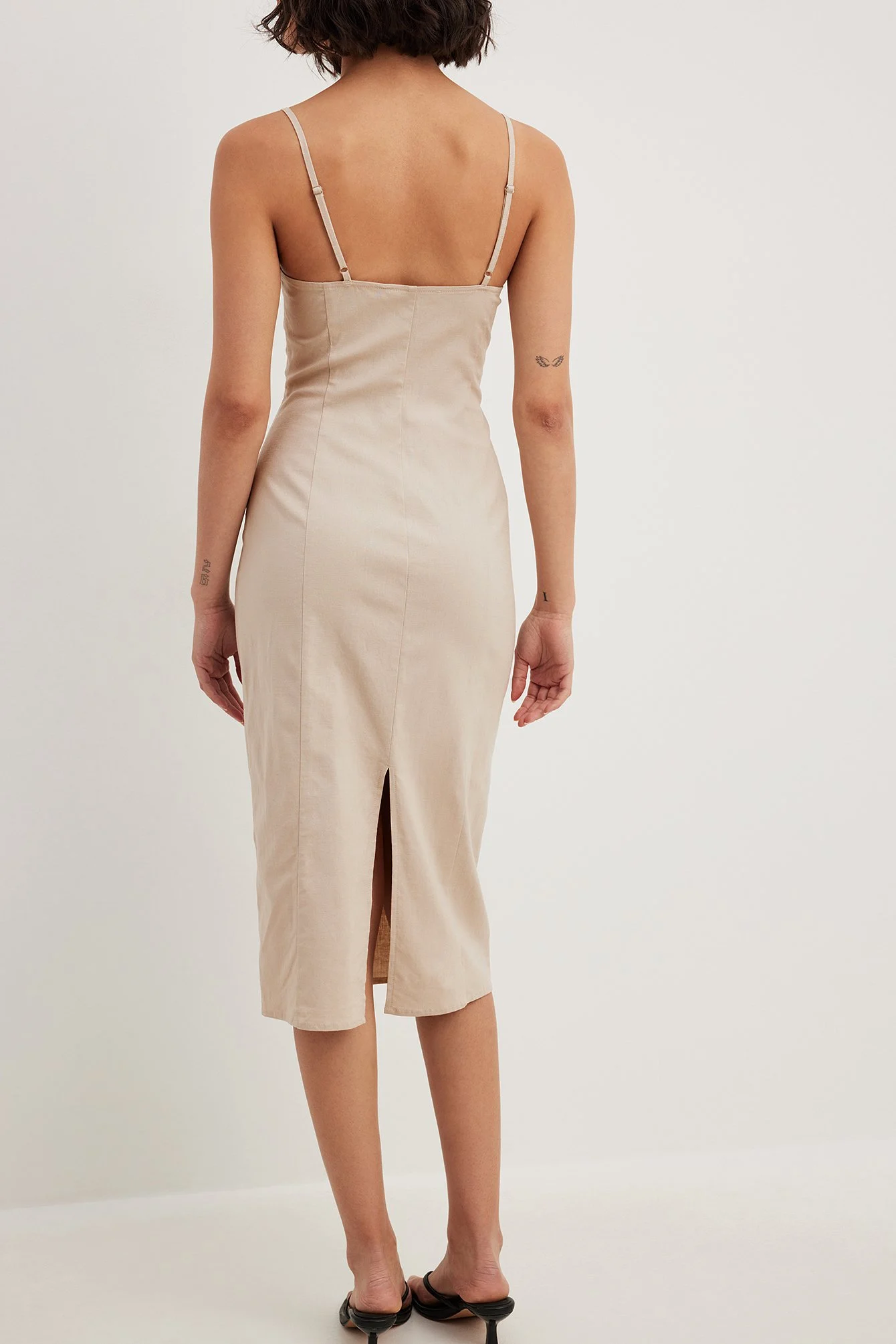 Midikleid mit Körbchendetails