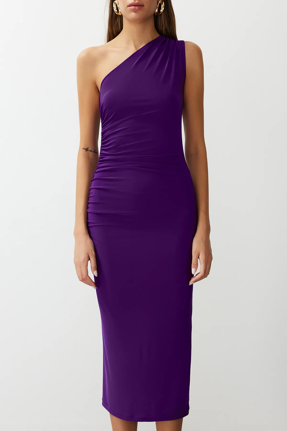 Trendyol Collection  Lilafarbenes, drapiertes, tailliertes/tailliertes, dehnbares Midi-Bleistiftkleid aus Strick mit einer Schulter TWOSS24EL00100