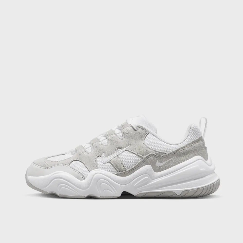 Nike Tech Hera DR9761-100 / weiss