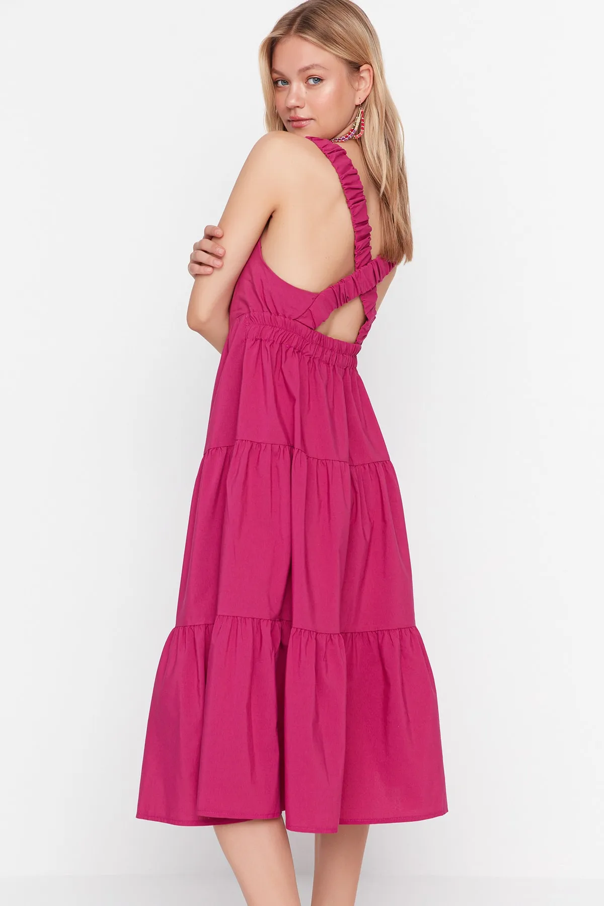 Trendyol Collection  Fuchsiafarbenes Strandkleid im Leinen-Look mit Rückendetails TBESS21EL3851