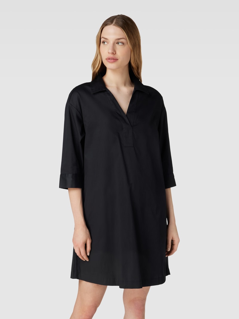 Knielanges Kleid mit V-Ausschnitt in schwarz