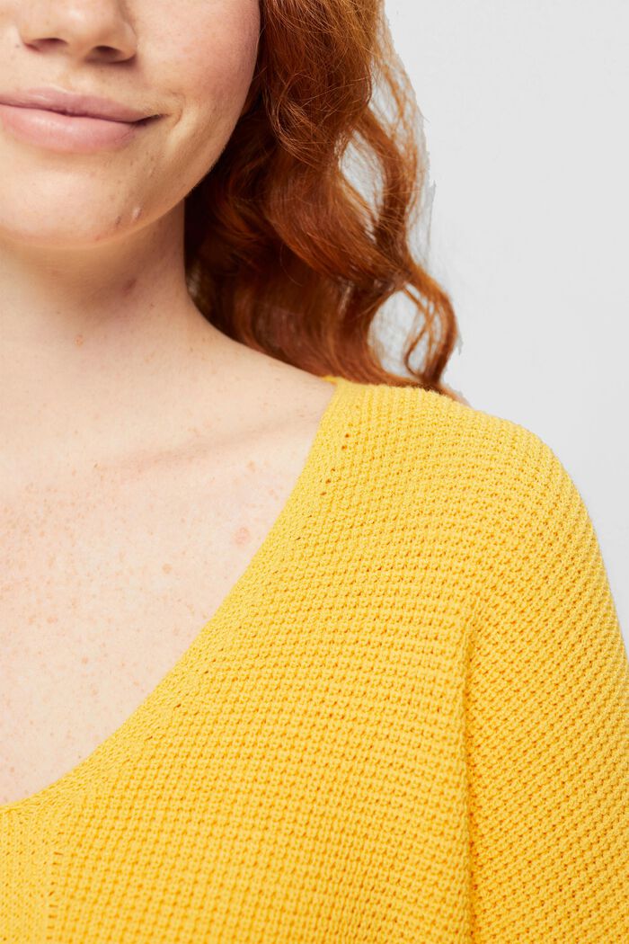 Locker gestrickter Pullover mit V-Ausschnitt