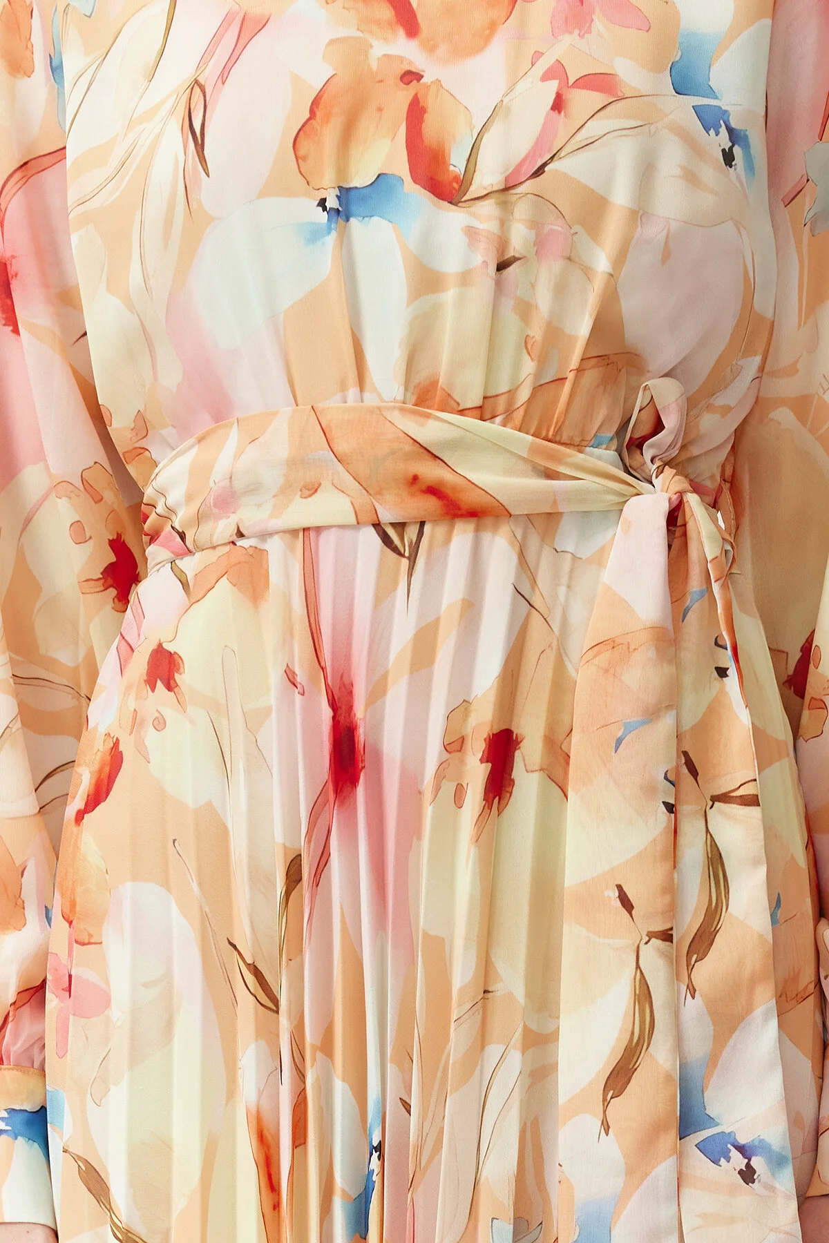 Trendyol Modest  Kleid aus gewebtem Chiffon mit mehrfarbiger Blumenschärpe, gefüttert und plissiert TCTSS24EB00151
