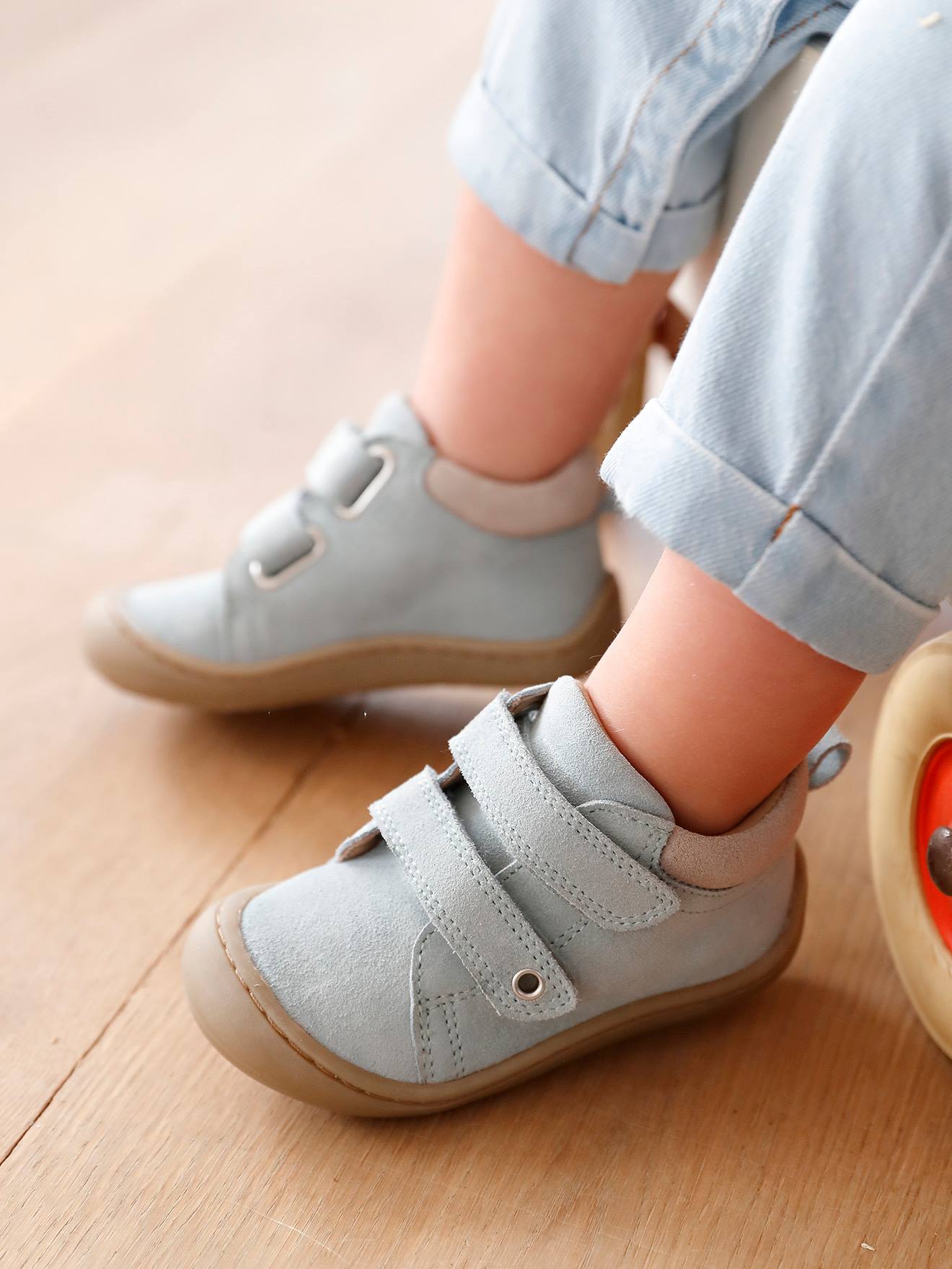 Bottillons scratchés cuir souple bébé 4 pattes vert sauge