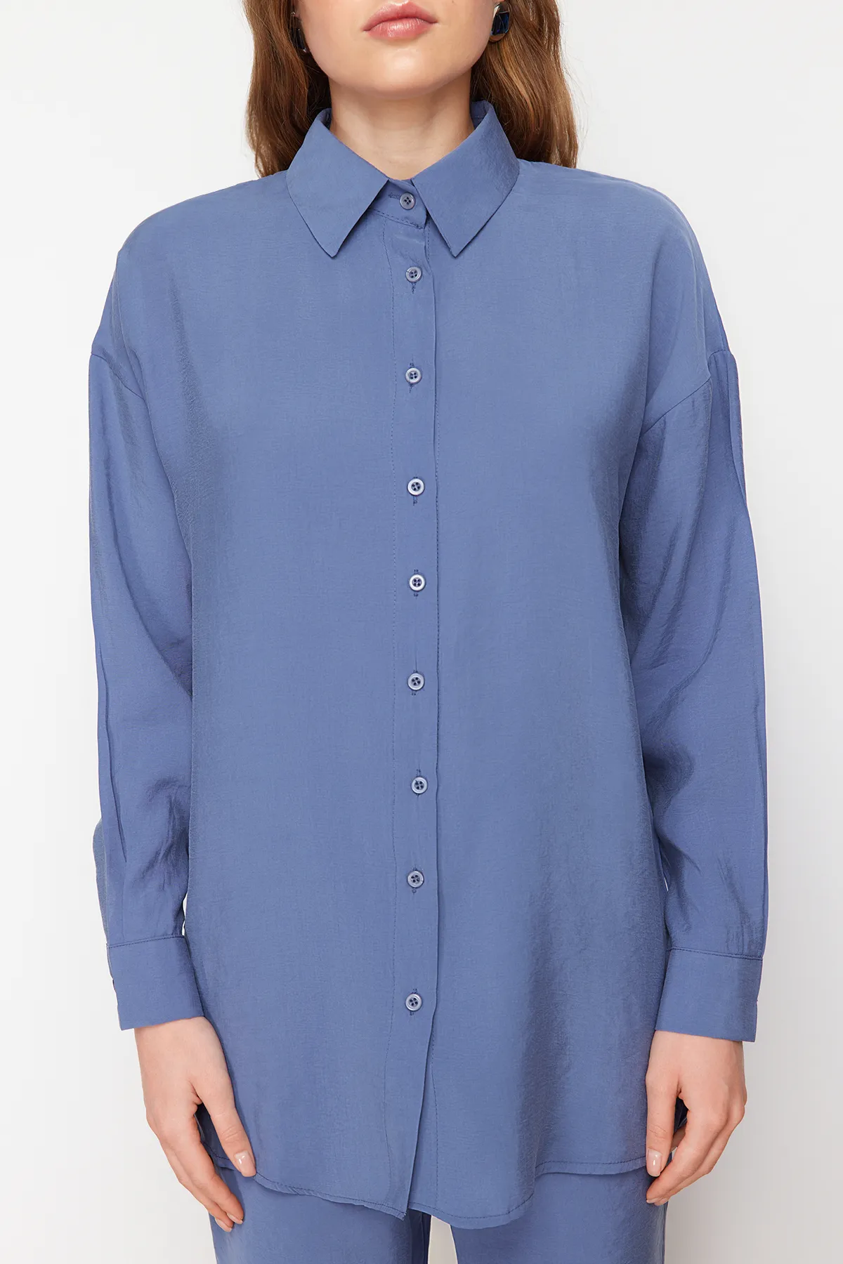 Trendyol Modest  Blaues Set aus gewebtem Modalstoff mit Hemd und Hose unten TCTSS24US00058
