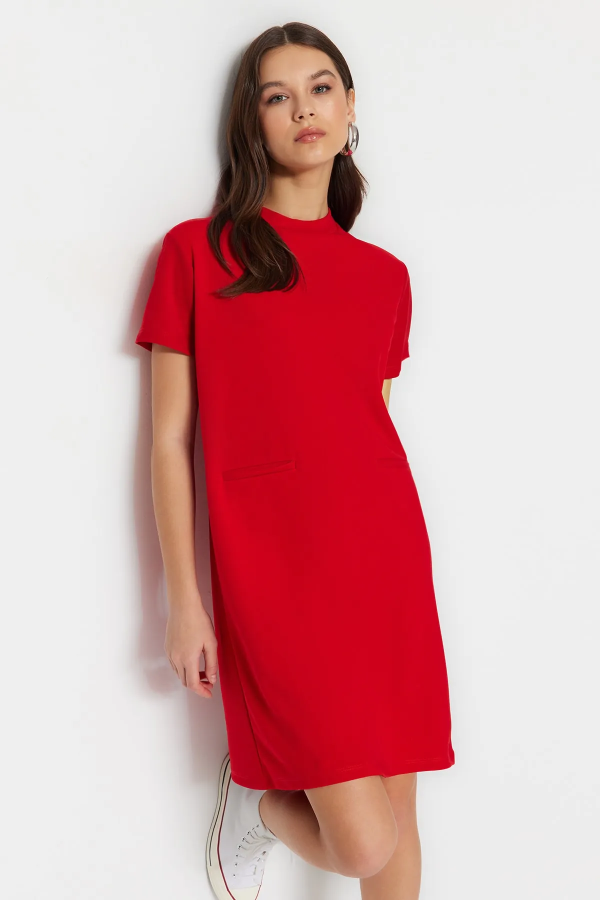 Trendyol Collection  Rotes, schickes Mini-Crêpe-Kleid mit offener Taille und Skater-Optik TWOSS23EL01802