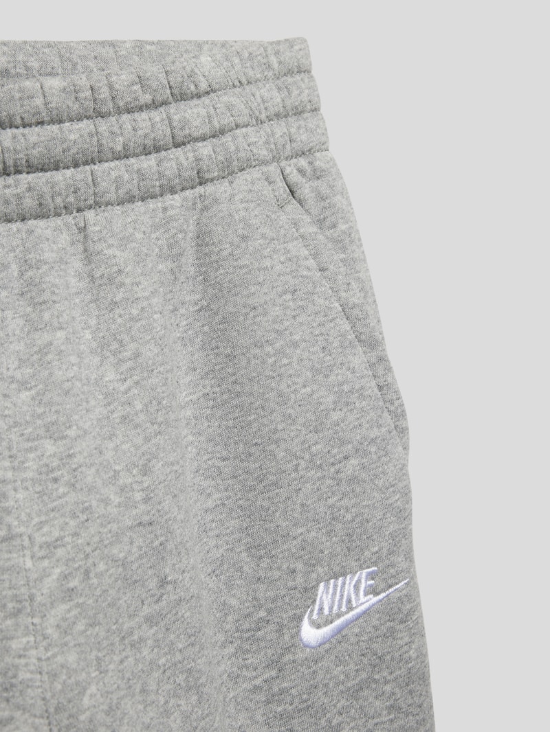 Sweatpants mit Label-Stitching in mittelgrau meliert