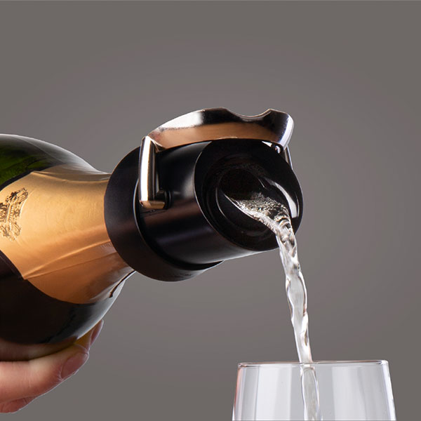 Vacu Vin Champagnerverschluss mit Ausgießer und Tropfenschutz, schwarz