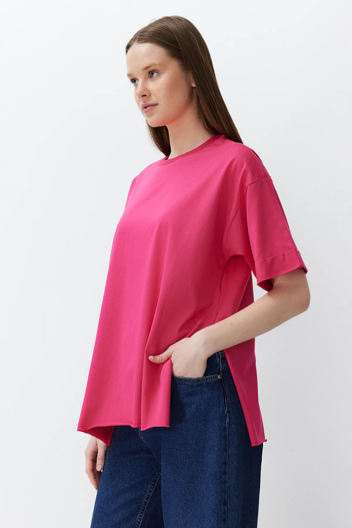 Trendyol Collection  Rosa, 100 % Baumwolle, zweiarmig, asymmetrisches Boyfriend-Strick-T-Shirt TWOSS20TS0828