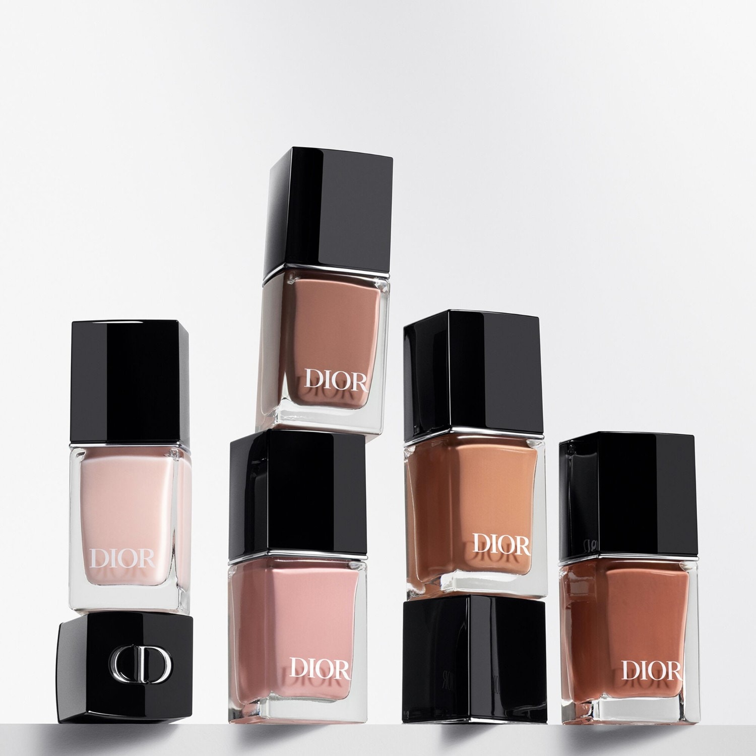 DIOR neglelakk med geleffekt i couture-farger