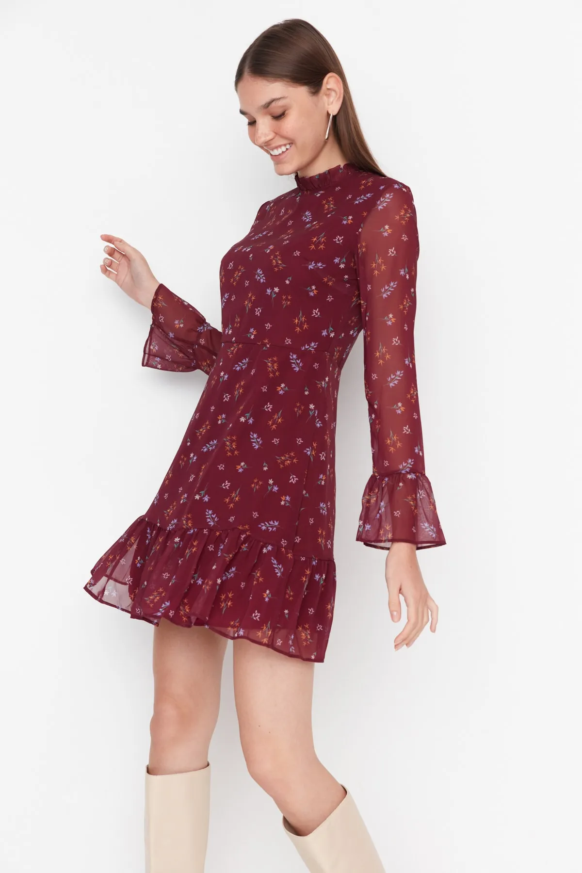 Trendyol Collection  Weinrotes Webkleid mit hohem Kragen TCLAW19LJ0076
