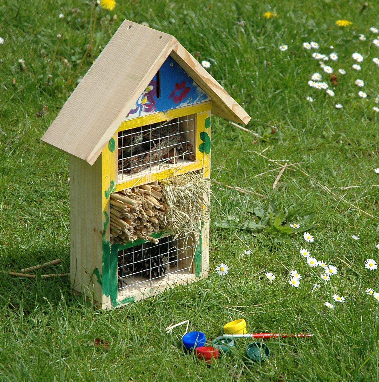 dobar Insektenhotel zum Bemalen