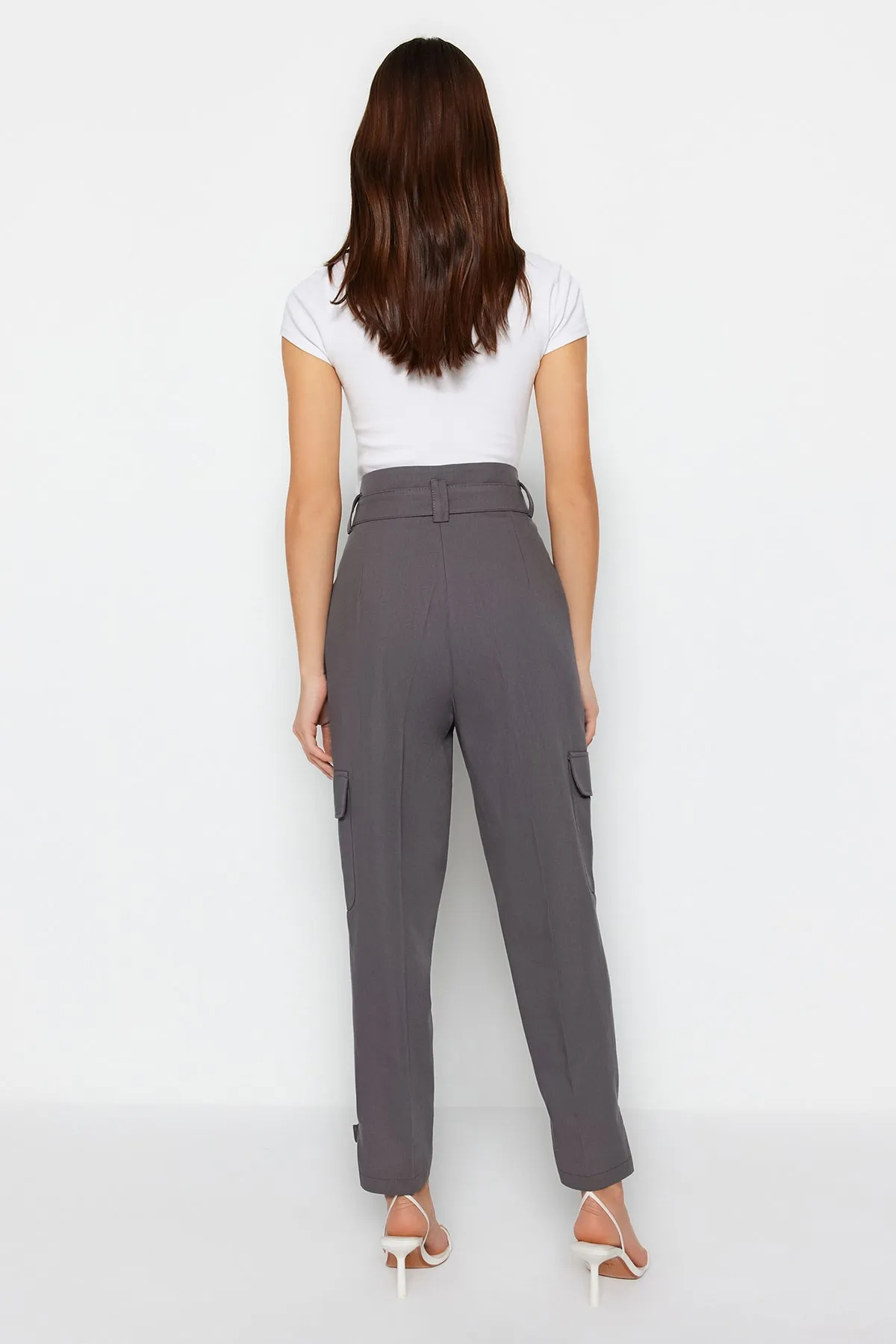 Trendyol Collection  Graue Cargo-Webhose mit Gürtel TWOSS21PL0138