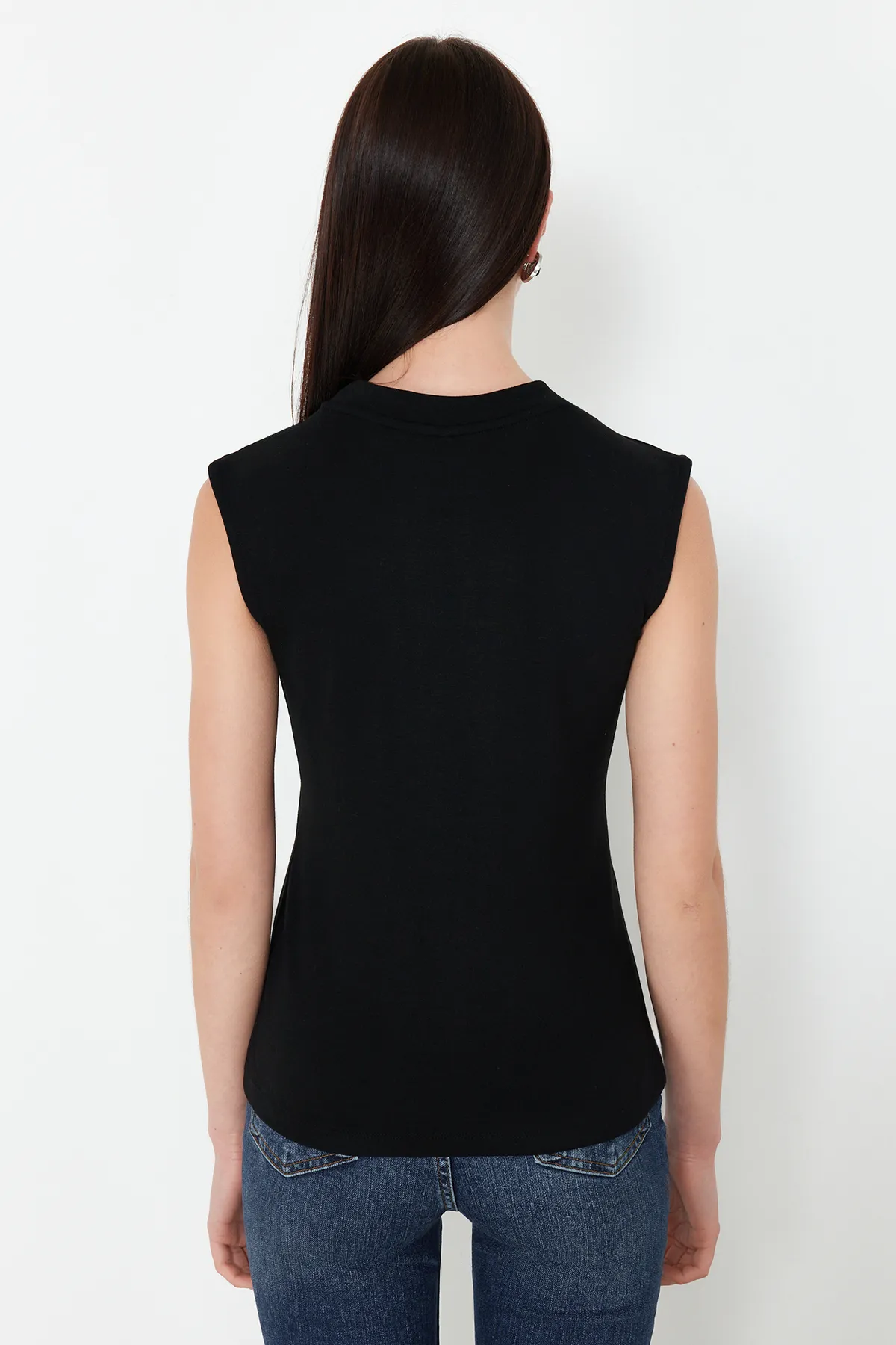 Trendyol Collection  Schwarze figurbetonte/taillierte Stretch-Strickbluse aus Viskose/weichem Stoff TWOSS24BZ00432