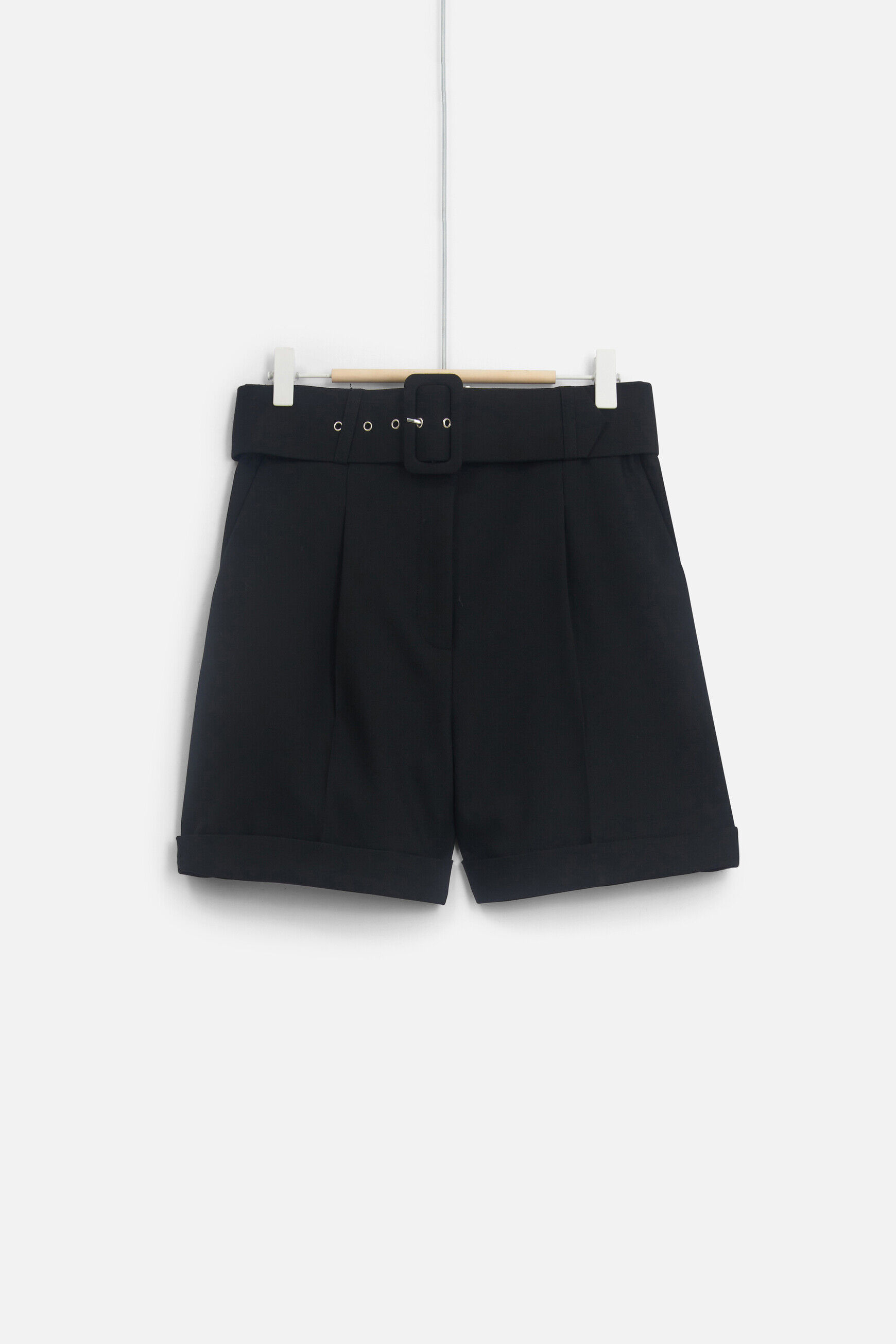 short anito noir femme
