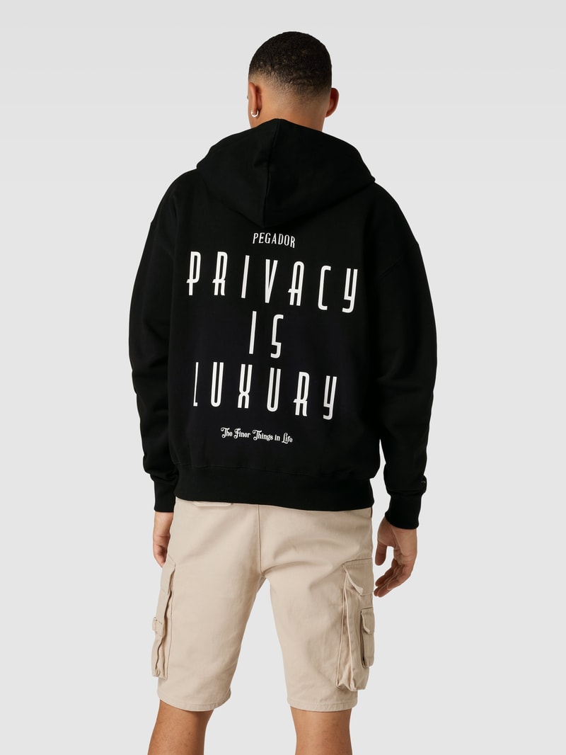 Sweatjacke mit Label-Print Modell 'LEANDER' in schwarz