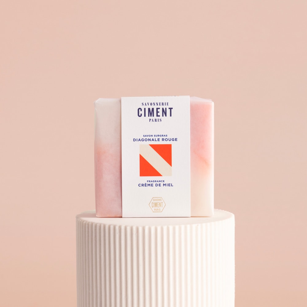 ciment DIAGONALE ROUGE Savon surgras motif Diagonale rouge - Fragrance Crème de miel Savon solide 100g