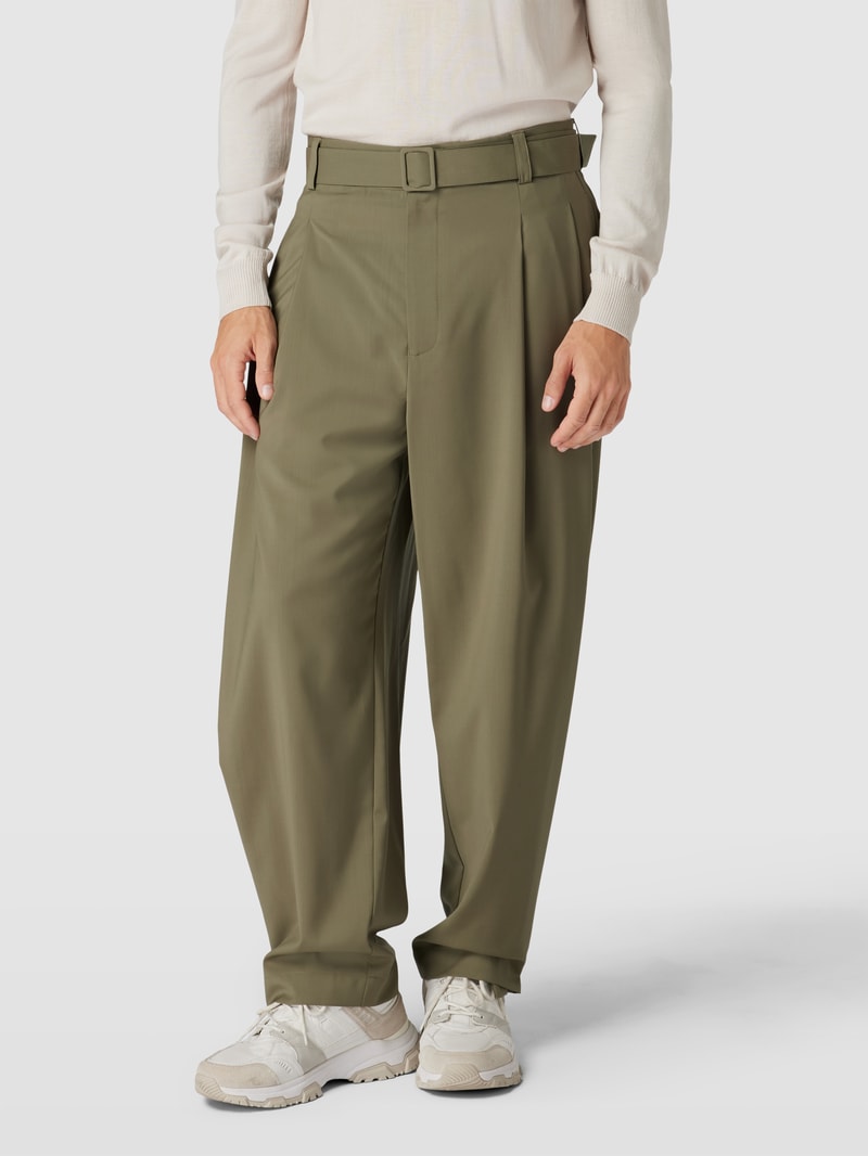 Bundfaltenhose mit Gürtel in olivgrün