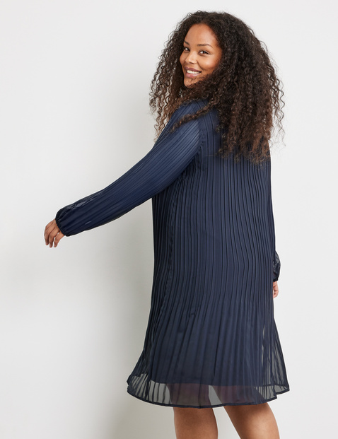 Leicht ausgestelltes Plisseekleid