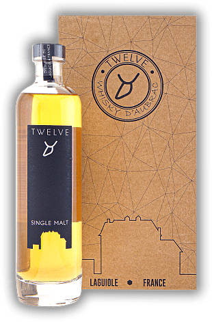 Twelve Basalte Single Malt Whisky d'Aubrac 3 Years Twelve Basalte Single Malt Whisky d'Aubrac 3 Years Dieser Single Malt ist das Ergebnis der Zusammenstellung von fünf Fässern: Portwein, Rotwein bordeaux, Calvados, Rum und neue Fässer.  Alter 3 J. -