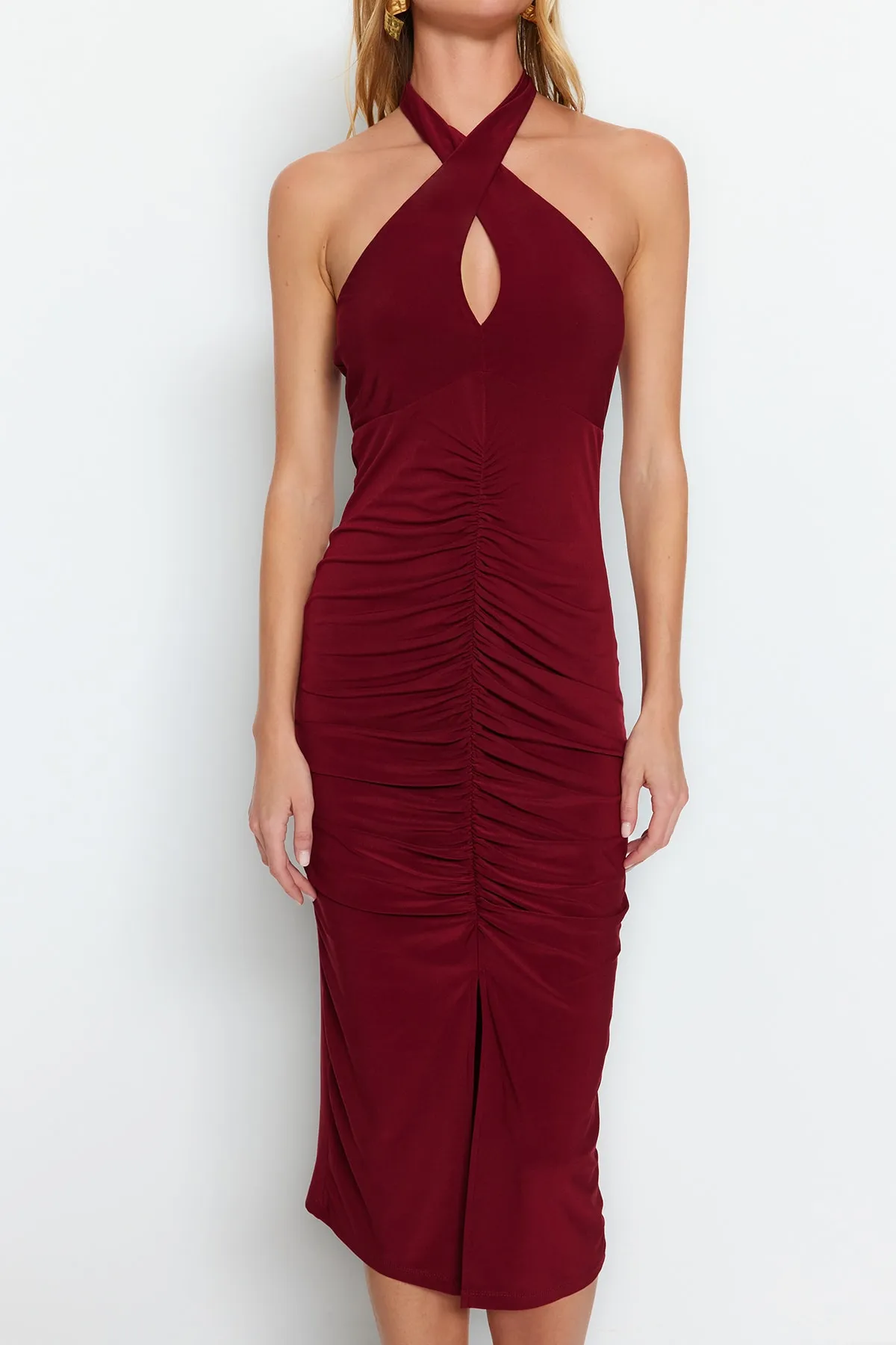 Trendyol Collection  Burgunderrotes, drapiertes Neckholder-Midi-Bleistiftkleid aus Strick TWOSS23EL02370