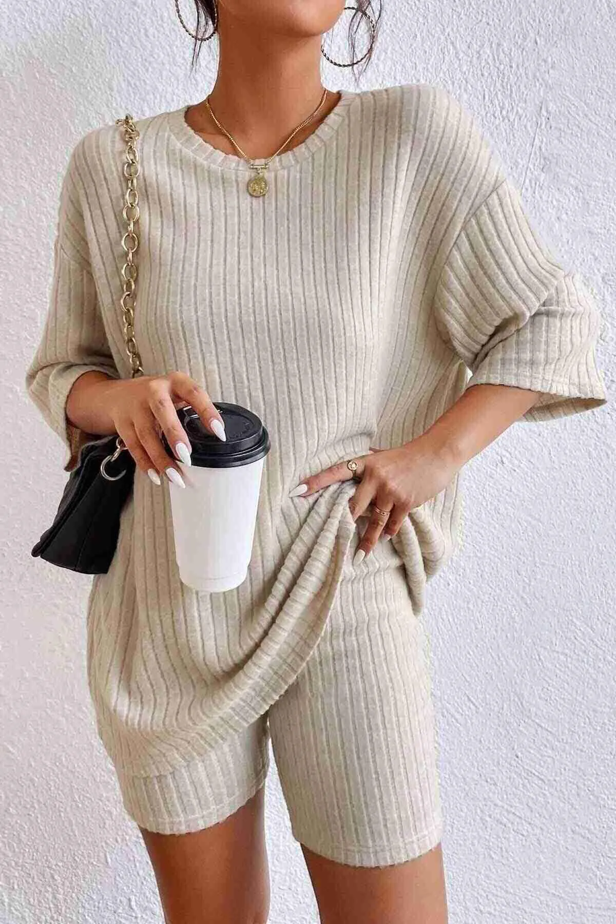 Merry See  Espontane-Erwachsene-Set aus gestricktem Kurzarm-Oberteil und -Unterteil mit Shorts, Creme