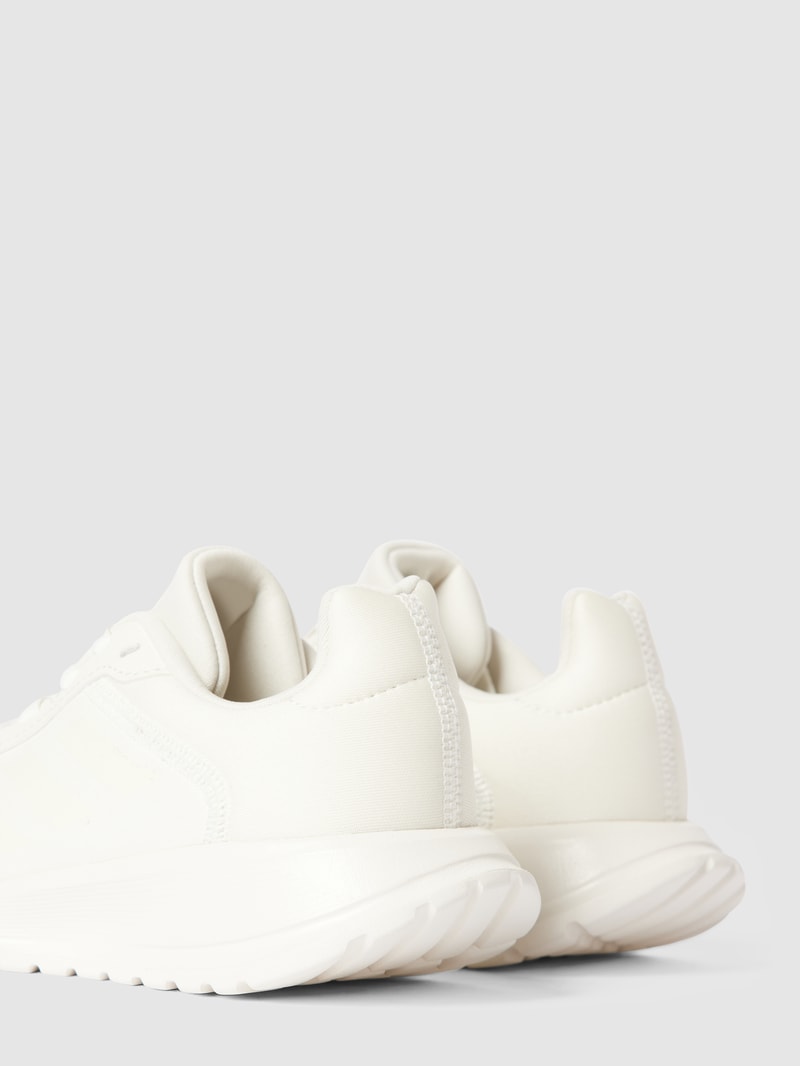 Sneaker mit Label-Print in weiß